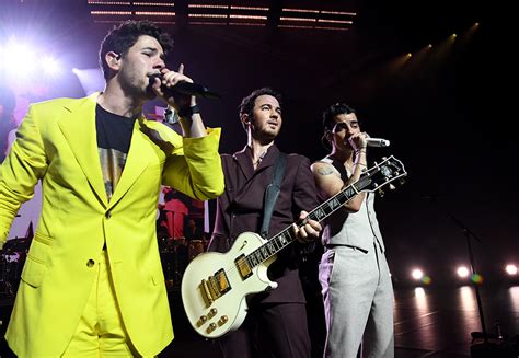 Jonas Brothers The Remember This Tour - A Nostalgic Symphony for Millennials and Gen Zers!