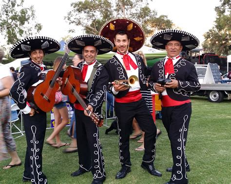 Thalia's Surprise Mariachi Concert: A Fiesta of Music and Laughter!